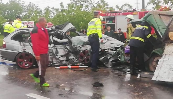 Accident teribil. O persoană a murit și alte patru, printre care și copii, sunt răniți - acc-1557428090.jpg