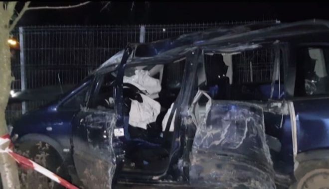 ACCIDENT RUTIER GRAV: O mamă a murit și trei copii au fost răniți - acc-1578131408.jpg