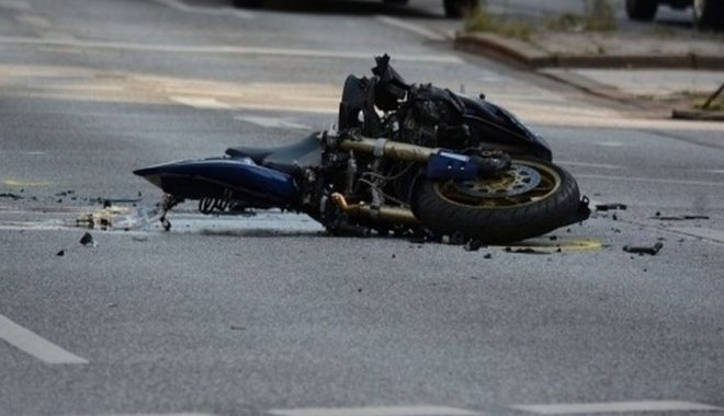 Accident tragic! Un bărbat a murit după ce s-a izbit cu motocicleta de un cap de pod - acc-1588141457.jpg
