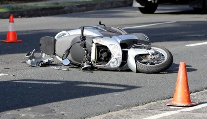 Motociclist spulberat de o șoferiță care nu s-a asigurat în trafic - acc-1589181553.jpg