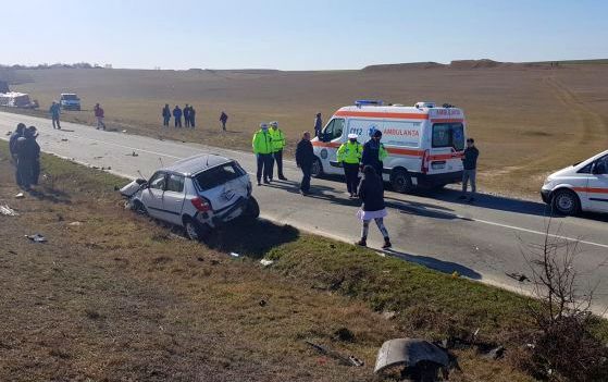 Accident rutier în județul Constanța. Trei mașini implicate, o victimă! - acc-1591627784.jpg