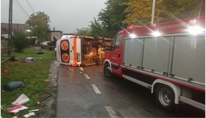 Accident rutier grav / Microbuz cu 22 de pasageri, implicat . A fost activat Planul Roșu de intervenție - acc-1634020176.jpg