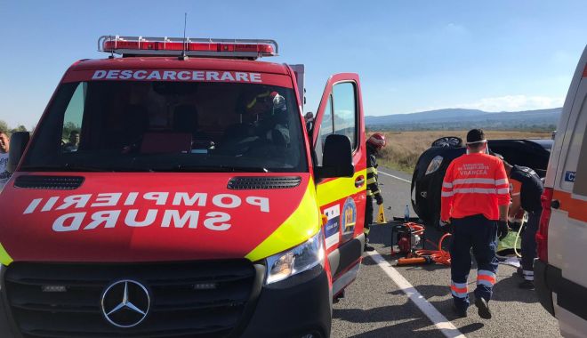Accident rutier grav în judeţul Constanţa. Maşină răsturnată, intervin echipele de descarcerare - acc-1636277317.jpg
