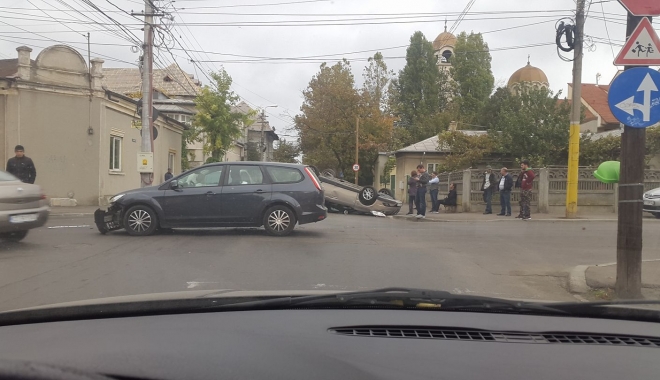 GRAV ACCIDENT RUTIER la Constanța! O mașină făcută praf în mijlocul orașului - acc1-1508826832.jpg