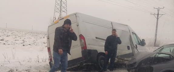 Accident în apropiere de Hârșova! Se recomandă atenție sporită la drum - acc1-1521968314.jpg