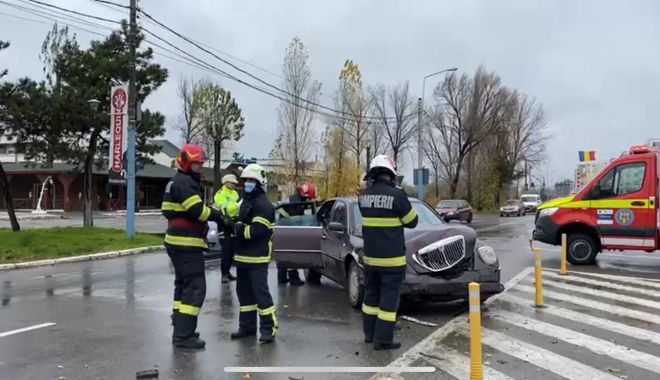 VIDEO / Accident rutier în Mamaia. O persoană este încarcerată - acc1-1638955692.jpg