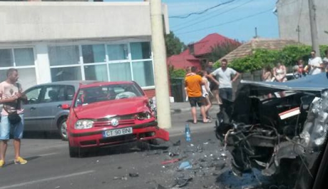 GALERIE FOTO / Accident rutier la Constanța! La un pas de tragedie, după ce o mașină a intrat pe contrasens - acc2-1502800145.jpg