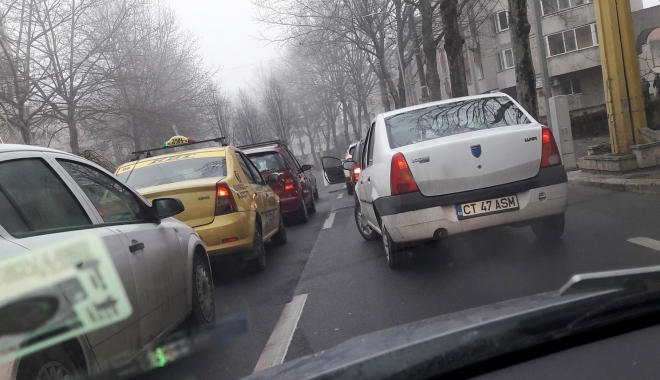 ACCIDENT CU 5 AUTOTURISME pe bulevardul Mamaia. Traficul în zonă, ÎNGREUNAT - acc2-1515139488.jpg