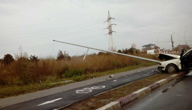 ACCIDENT LA NĂVODARI / DOSAR PENAL pentru șoferul care s-a izbit cu mașina în stâlp. Ce au descoperit polițiștii - acc21512206410-1512217600.jpg