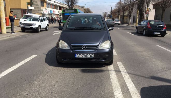 Galerie foto. ACCIDENT RUTIER LA CONSTANȚA. Pieton lovit de o mașină, pe bulevardul Brătianu - acc3-1523444413.jpg