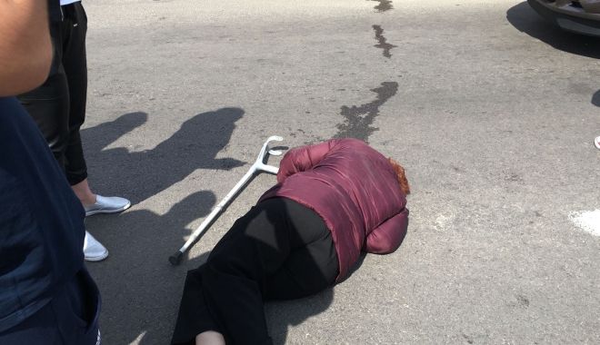 Galerie foto. ACCIDENT RUTIER LA CONSTANȚA. Pieton lovit de o mașină, pe bulevardul Brătianu - acc4-1523444399.jpg