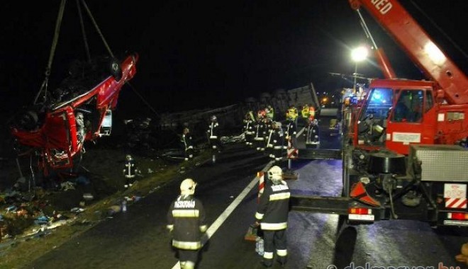 Tragedie rutieră / 14 români au murit într-un accident rutier în Ungaria - acc7-1320050352.jpg