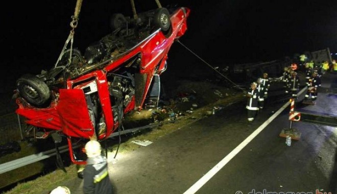 Tragedie rutieră / 14 români au murit într-un accident rutier în Ungaria - acc8-1320050333.jpg