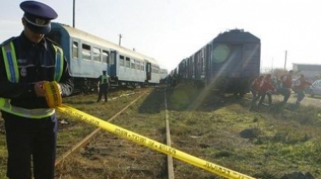 Un tir s-a răsturnat pe calea ferată - acc89433800-1324028208.jpg