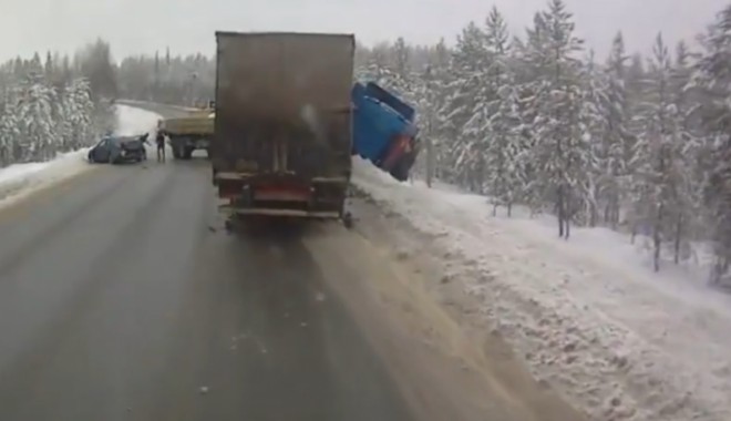 VIDEO/ Accident teribil. Coliziune în lanț din cauza vitezei - accc13896600-1361605336.jpg