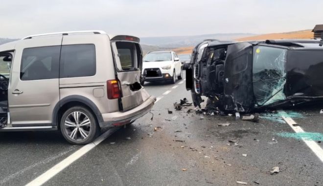 Accident spectaculos surprins de o cameră de bord pe o șosea din Iași - acccident-1634462596.jpg
