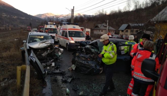Accident grav pe DN1, cinci oameni în stare gravă după ce o șoferiță a intrat pe contrasens - accdn153170600-1549697492.jpg