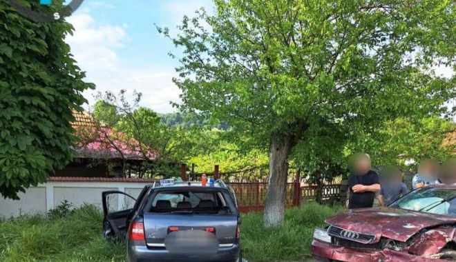 Trei autoturisme, implicate într-un accident rutier! Opt persoane, transportate la spital - accidenrt-1685203989.jpg