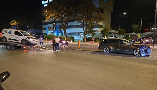 GALERIE FOTO Accident în zona ICIL între o autoutilitară și un autoturism