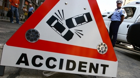 Accident rutier în zona podului de la IPMC - accident-1311580115.jpg