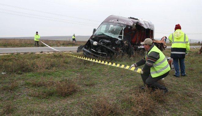 Accident rutier grav: doi morți și cel puțin 10 răniți - accident-1338222784.jpg