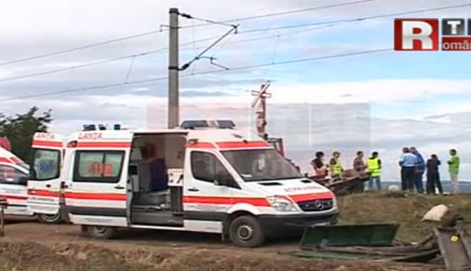 VIDEO TRAGIC / Mașină cu muncitori spulberată de tren. Numărul morților a ajuns la opt - accident-1347117118.jpg