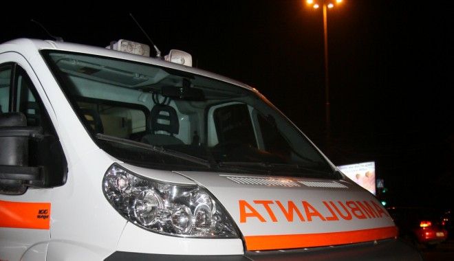 Pieton lovit de o mașină pe bulevardul Aurel Vlaicu - accident-1351784191.jpg