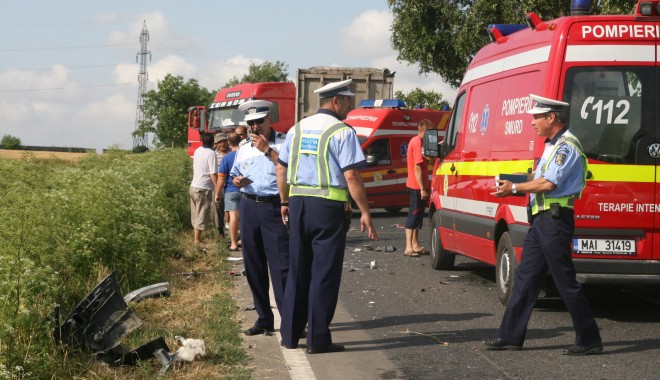 21 de accidente rutiere grave, ieri, pe drumurile din România - accident-1352452792.jpg