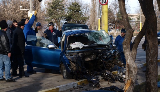 Șase persoane și-au pierdut viața ieri, pe drumurile din România - accident-1358527368.jpg