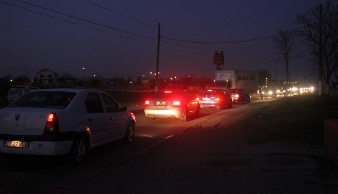 Accident rutier stupid. Au intrat cu mașinile într-o turmă de capre - accident-1374396112.jpg
