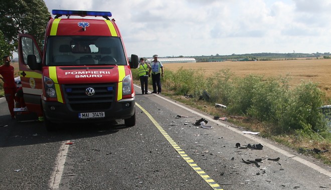 Doi polițiști aflați în misiune, au murit într-un accident rutier - accident-1382598772.jpg