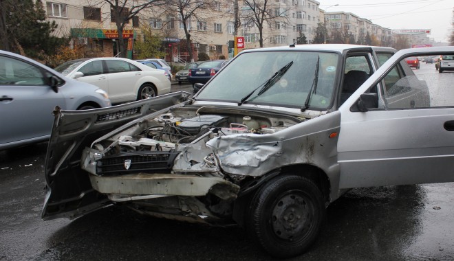 CARAMBOL cu patru mașini, în Tomis III - accident-1389890201.jpg