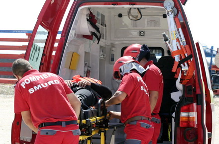 TRAGEDIE ÎN OVIDIU! UN BĂRBAT A MURIT, DUPĂ CE O CLĂDIRE S-A PRĂBUȘIT PESTE EL - accident-1437236034.jpg