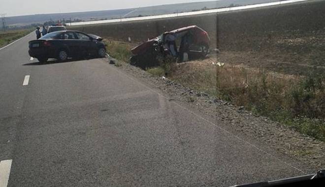 CARNAGIU LA TARIVERDE / Două mașini s-au ciocnit frontal. Imagini de groază pentru anchetatori! - accident-1438951638.jpg
