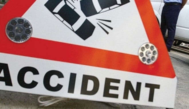 Accident cu un mort și 3 răniți. Microbuz de călători, lovit de TIR - accident-1460790110.jpg