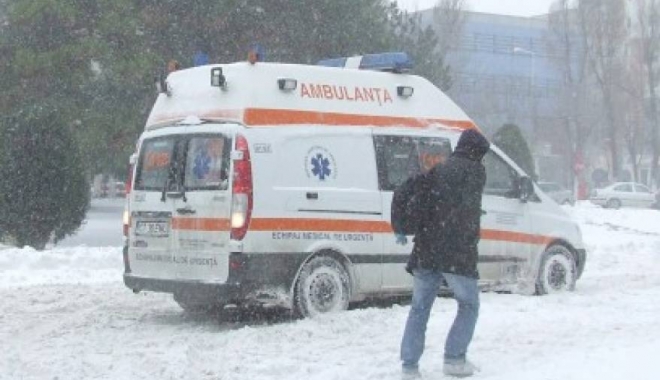 Accident grav din cauza zăpezii! Trei persoane au fost rănite - accident-1483887754.jpg