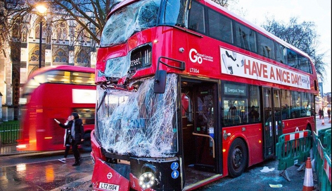 Accident de autobuz, la Londra - accident-1502363321.jpg