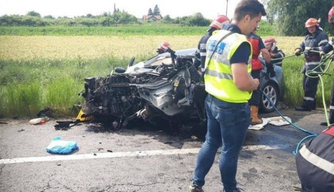 Accident cumplit. Un tânăr de 23 ani a murit pe loc după care s-a izbit de un copac - accident-1561795768.jpg