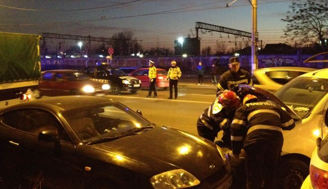 Grav accident rutier. 10 mașini sunt implicate, circulație INFERNALĂ - accident-1574699049.jpg