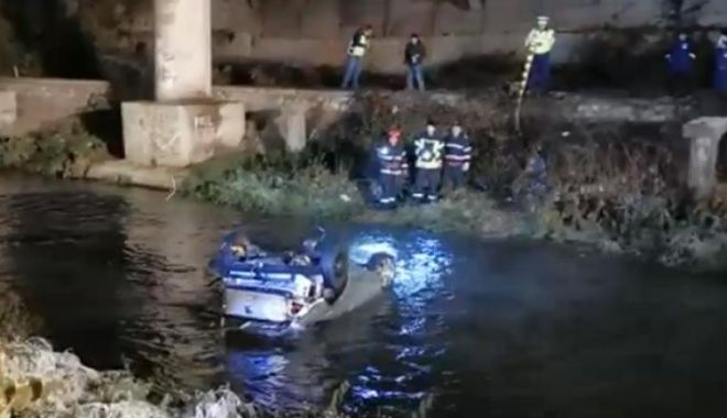 Cu mașina în râu, după o întrecere ilegală - accident-1575703514.jpg