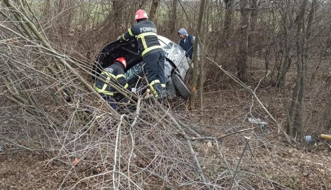 A intrat în coliziune cu un copac - accident-1579534893.jpg