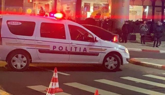 UPDATE / ACCIDENT RUTIER în zona Trocadero. Sunt implicate patru mașini - accident-1582734393.jpg