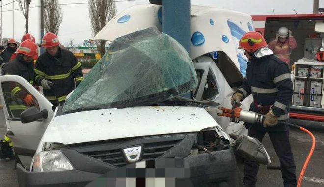 Accident rutier grav în stațiunea Mamaia. Șoferul, transportat la spital! - accident-1586932327.jpg
