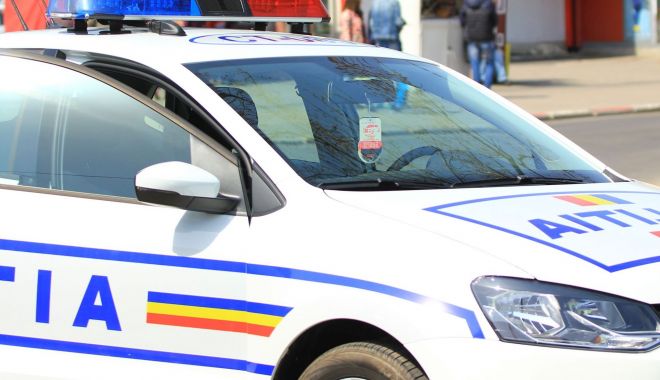 Șoferiță rănită, după ce a intrat într-o mașină parcată - accident-1595355817.jpg