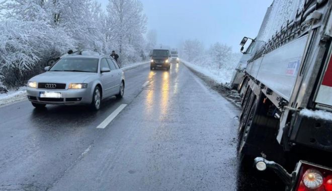 Un tânăr a murit după ce autoutilitara pe care o conducea s-a izbit de un tir - accident-1641732018.jpg