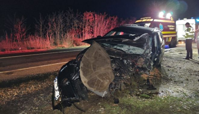 Trei tineri şi o tânără transportaţi la spital, în urma unui accident pe DN 6 - accident-1670918917.jpg