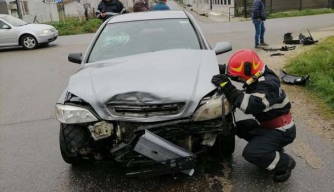 Copil de doi ani şi opt luni, dar şi mama sa, răniţi într-un accident rutier - accident-1681809960.jpeg