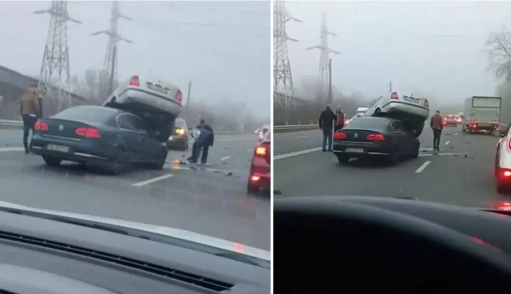 Accident spectaculos din cauza ceţii şi a vitezei. Un autoturism a rămas suspendat pe o altă maşină - accident-1765878803.webp