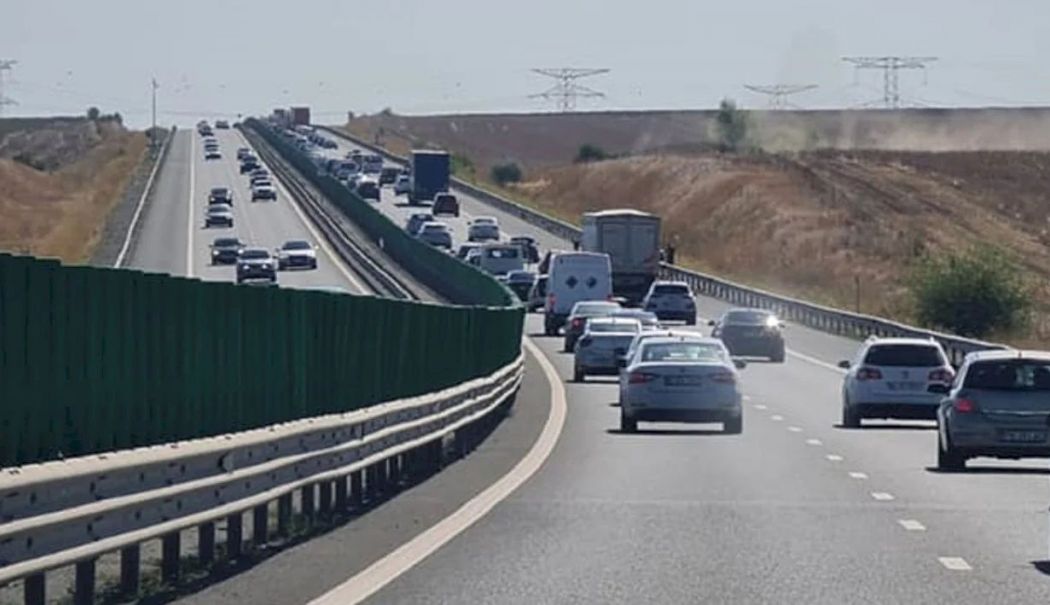 Acccident cu 6 maşini pe A2, sensul spre Constanţa. Trei persoane primesc îngrijiri medicale - accident-a2-1746081528.jpg