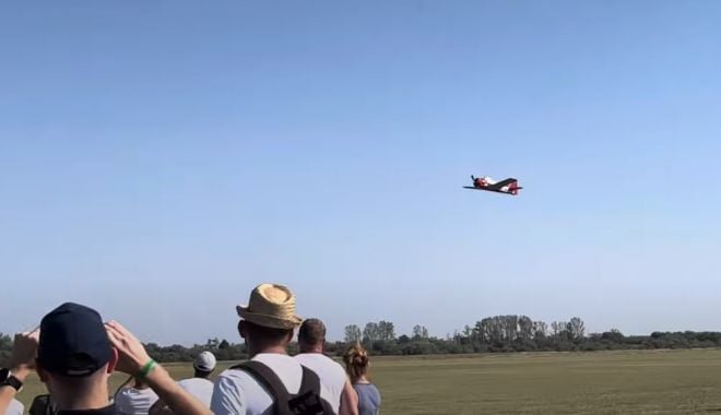 VIDEO. Un avion s-a prăbușit în Ungaria în timpul unui spectacol aviatic / Doi morți și patru răniți